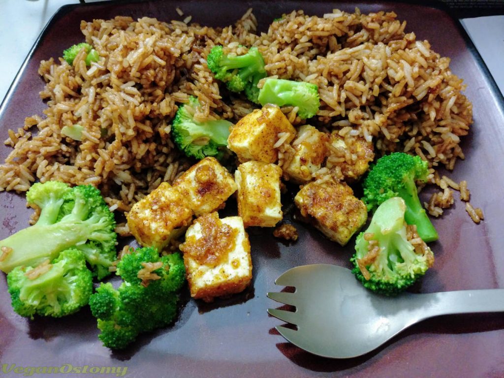 Seasoned rice with tofu and broccoli