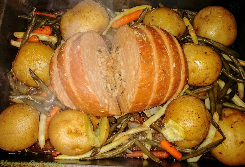 Tofurky roast with potatoes and green and yellow beans