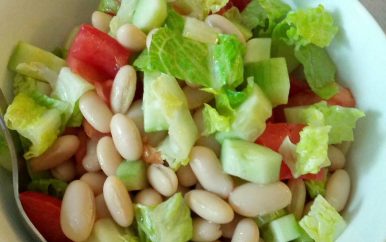 White kidney beans with romaine and veg